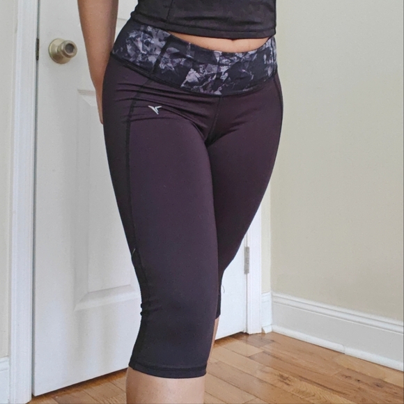 Old Navy Active Go Dry Capri Crop Legging Knee Length‎ Fitted Black Media Pocket - Picture 2 of 6